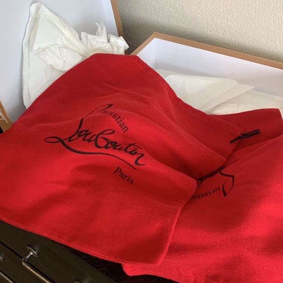 Christian Louboutin Me in the 90’s in champagne - Picture 7 of 8